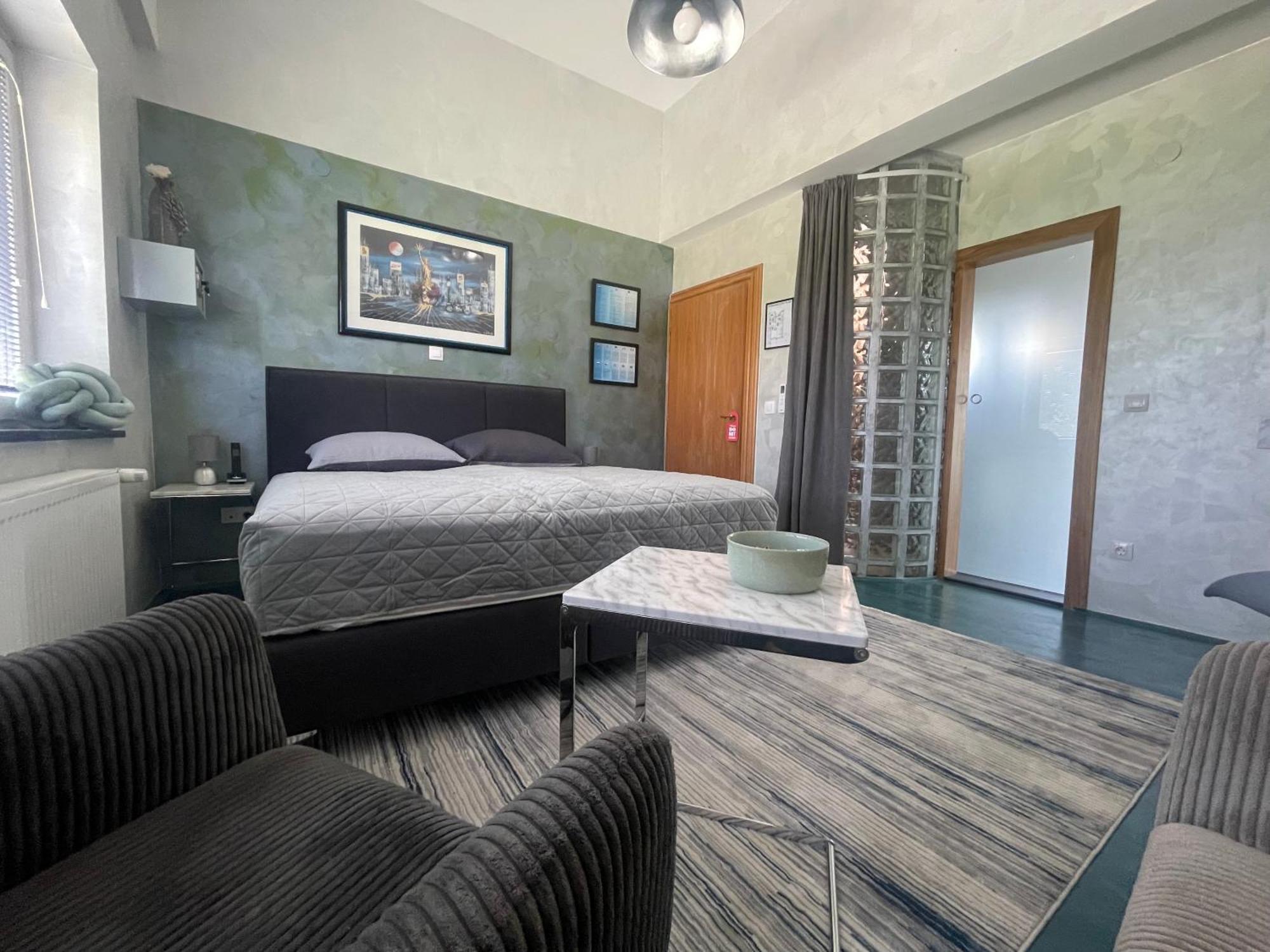 Tona - Miran Apartman - Parking - Samostalna Prijava Karlovac Dış mekan fotoğraf
